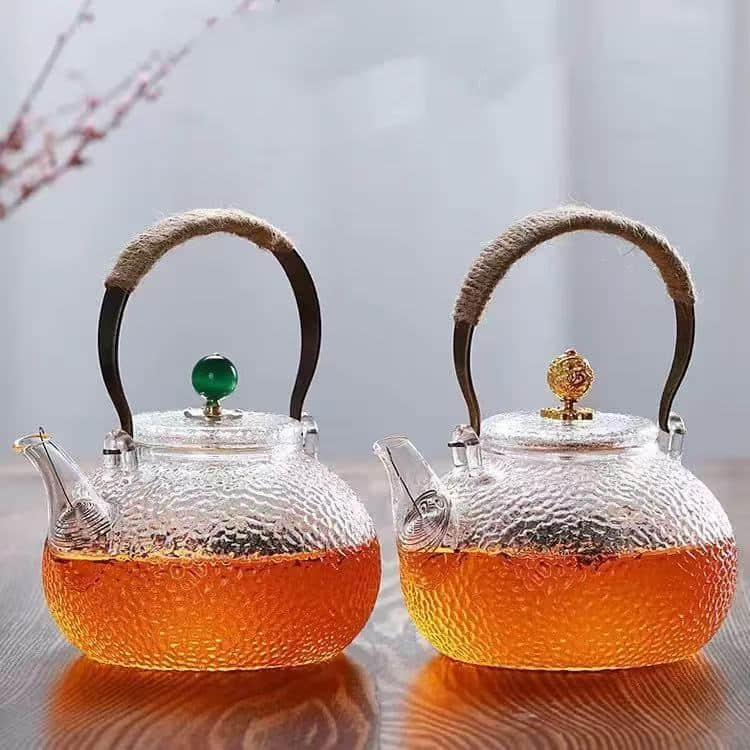 Hammer-patterned teapot
