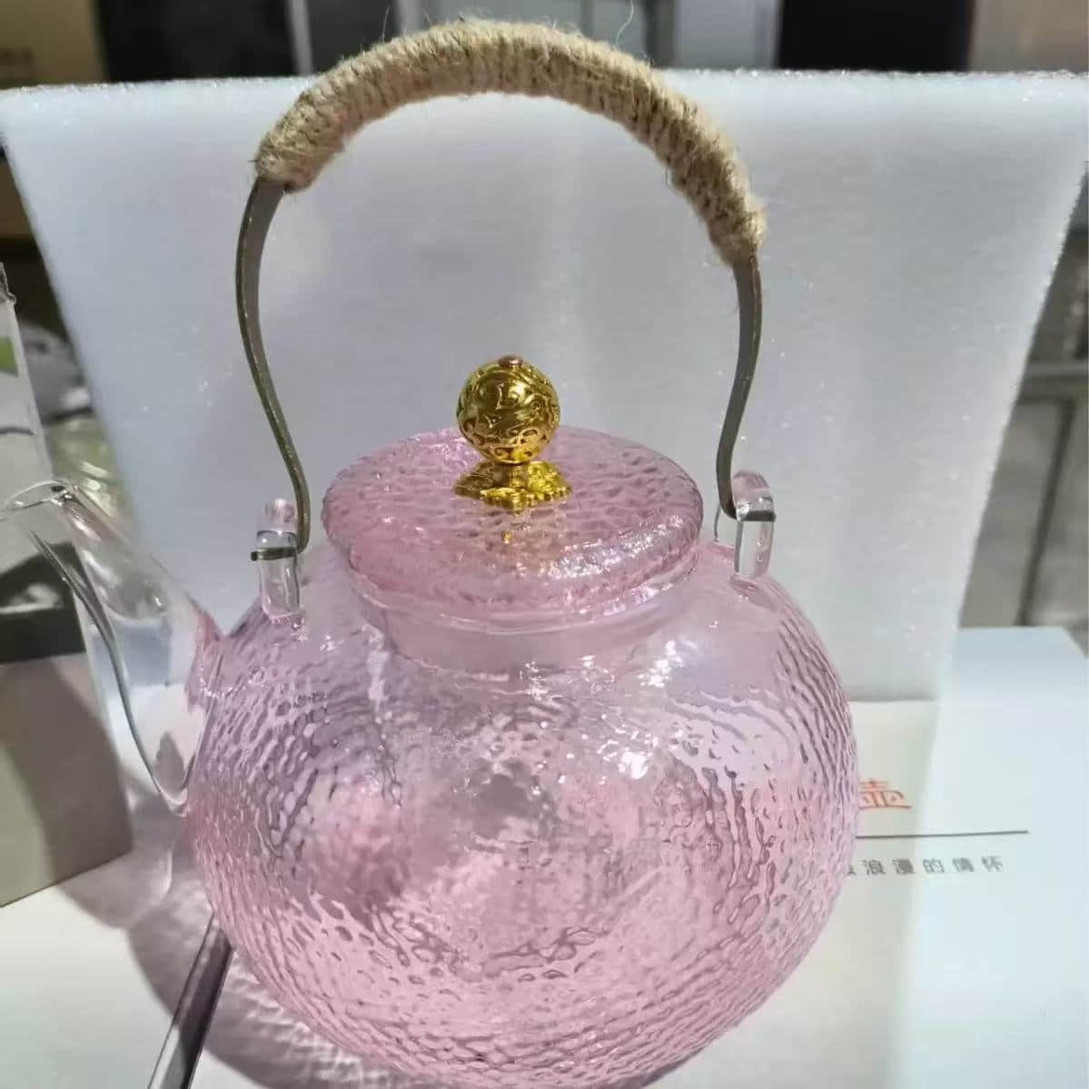 Hammer-patterned teapot