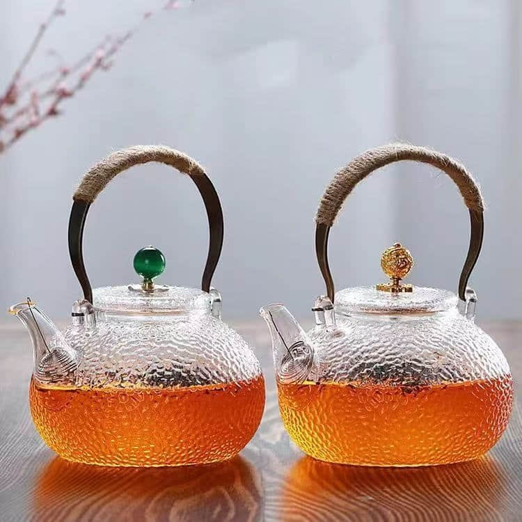 Hammer-patterned teapot