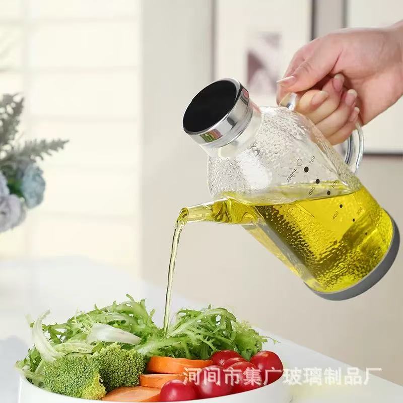 Hammer patterned oil pot