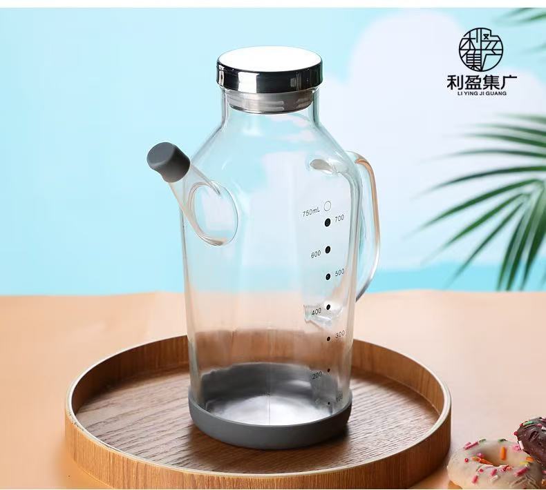 Little chubby oil pot