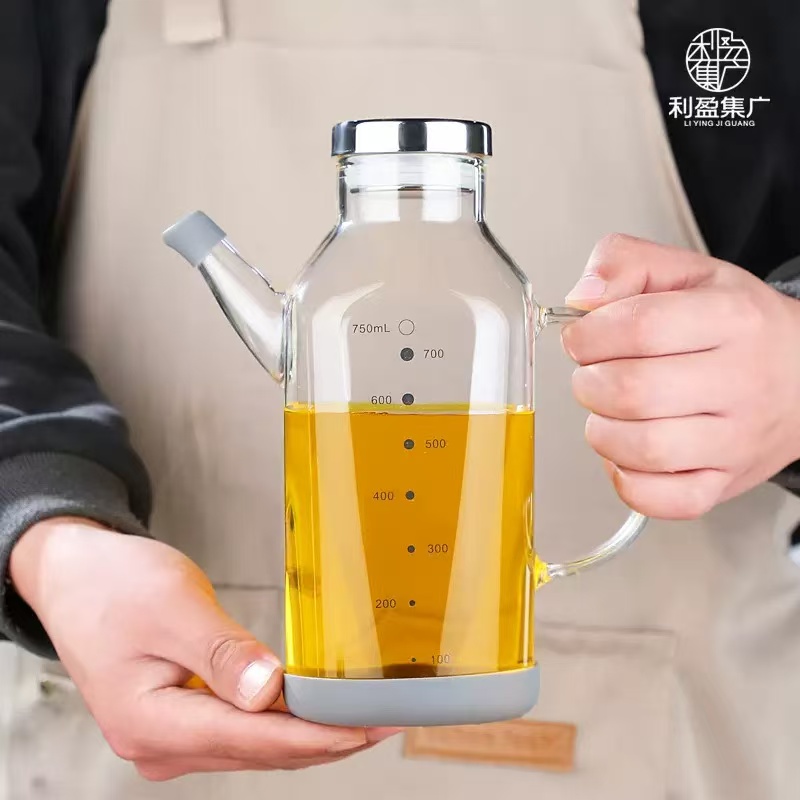 Little chubby oil pot