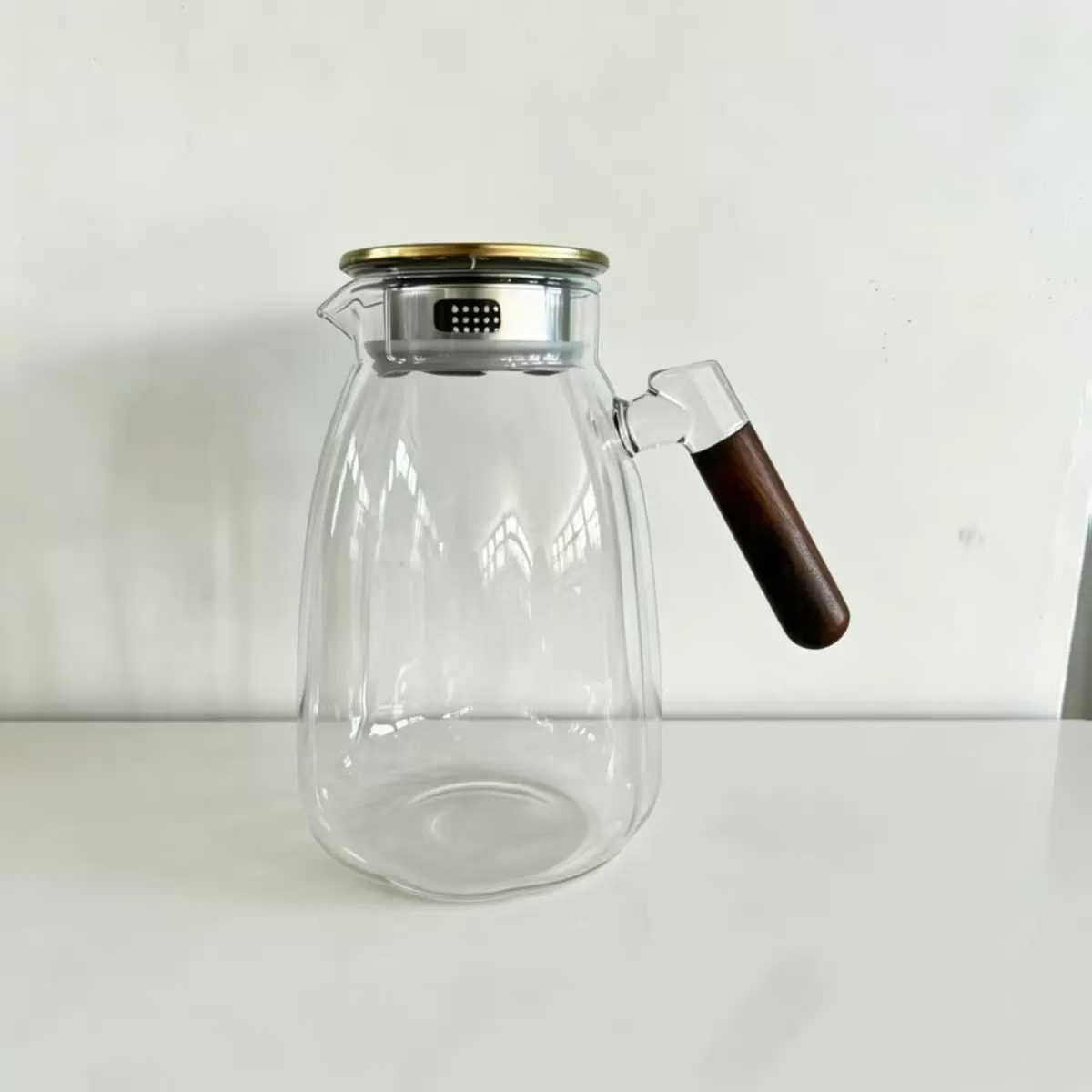 Walnut wood kettle